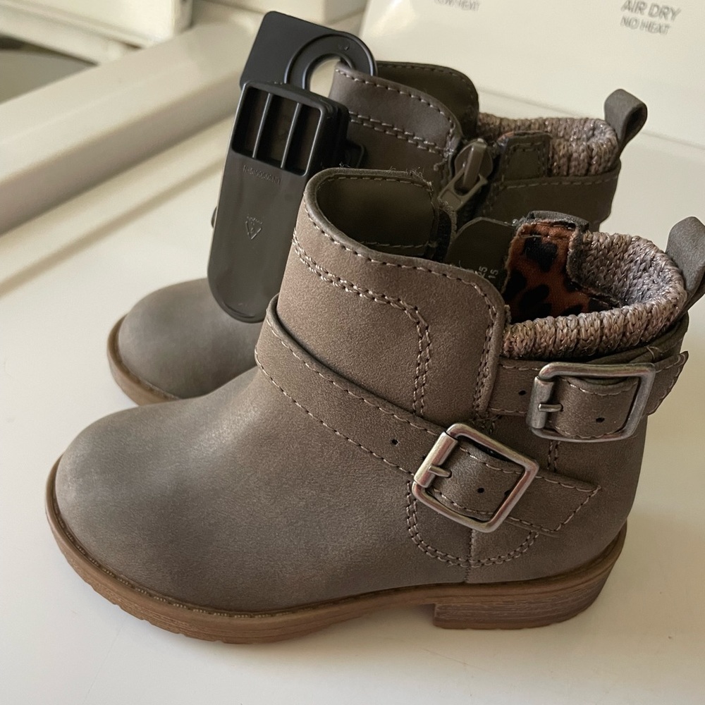 Wonder Nation girls slip on size 8 boots